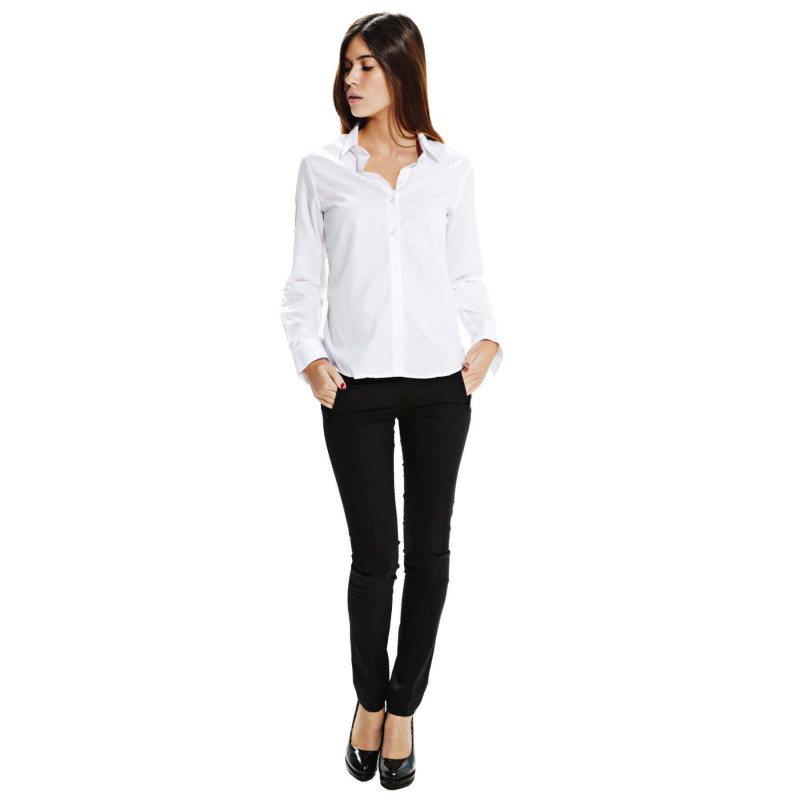 Blouse cinched kingdom with the deep neckline