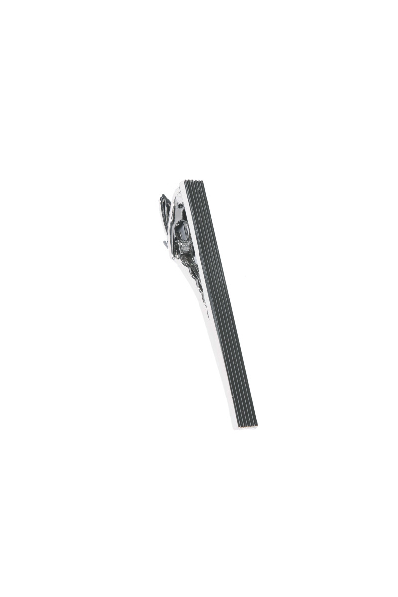 A tie-clip metal grooved
