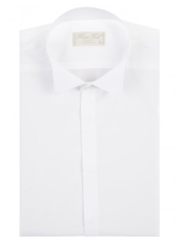 White shirt with wing collar and wrist musketeer
