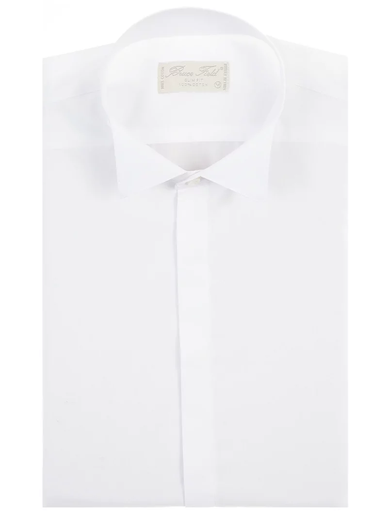 White shirt with wing collar and wrist musketeer