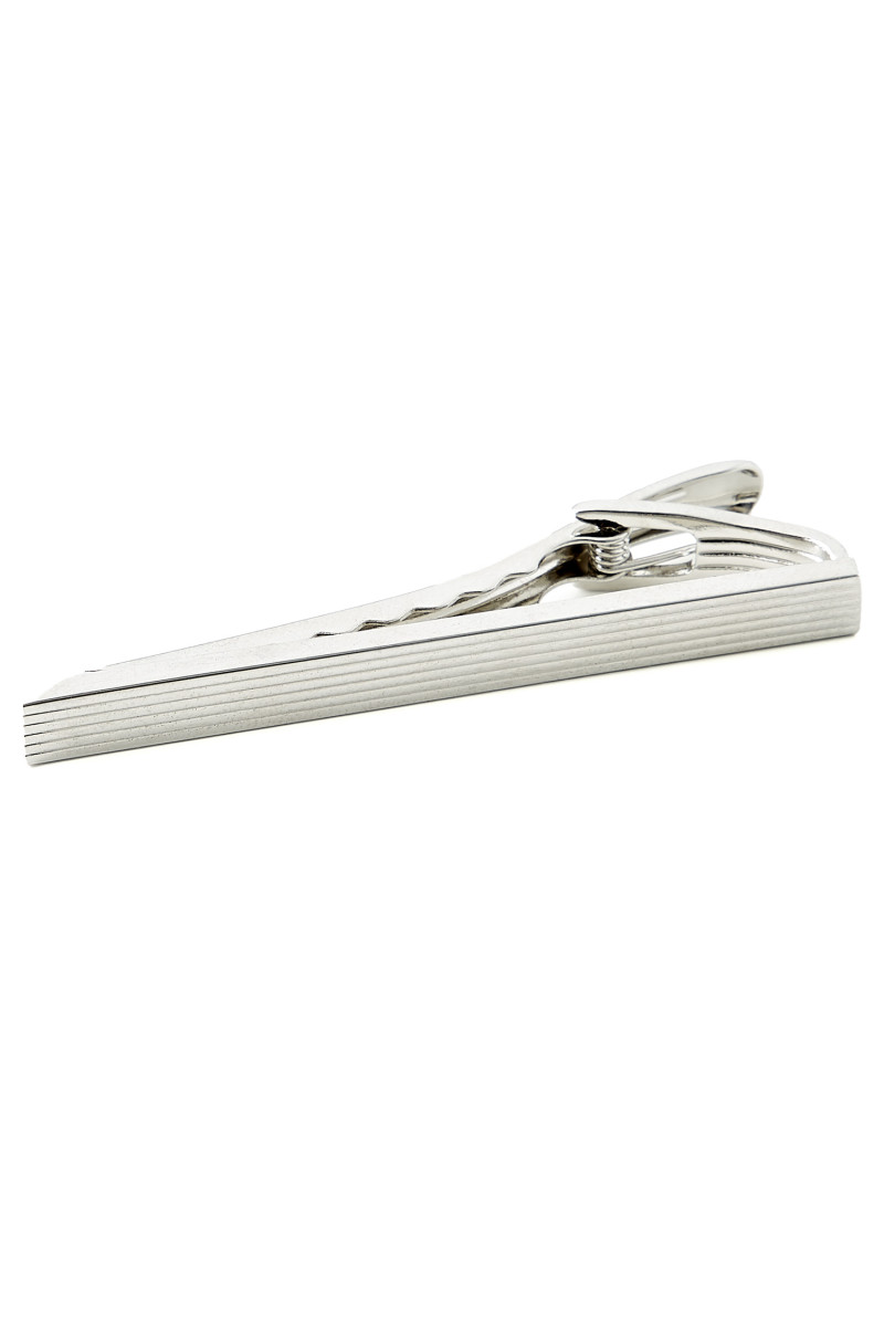 A tie-clip metal grooved
