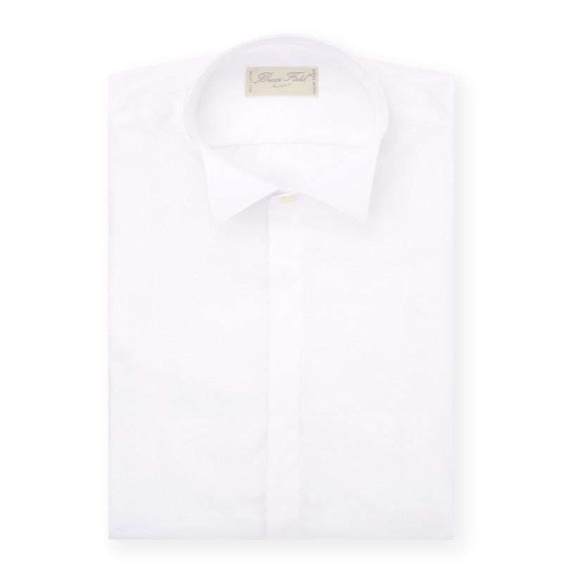 White shirt with wing collar and wrist musketeer