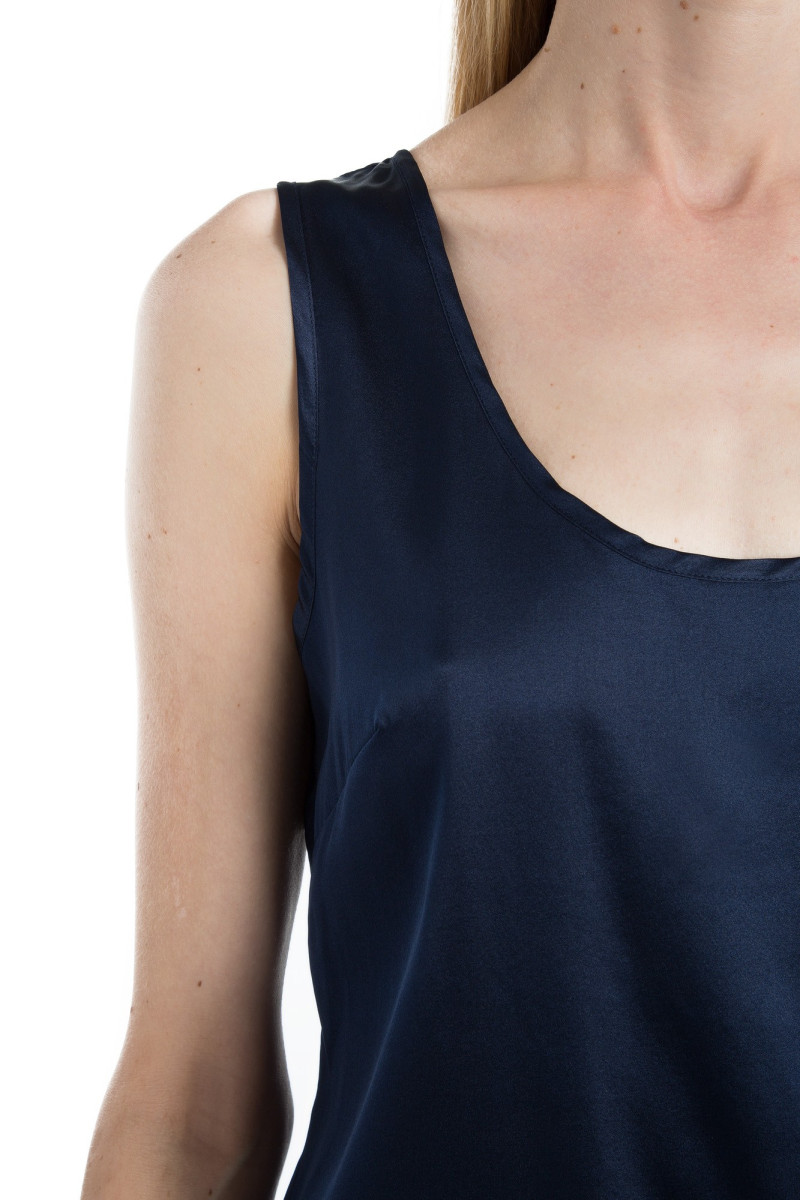 Blouse cinched in pure silk