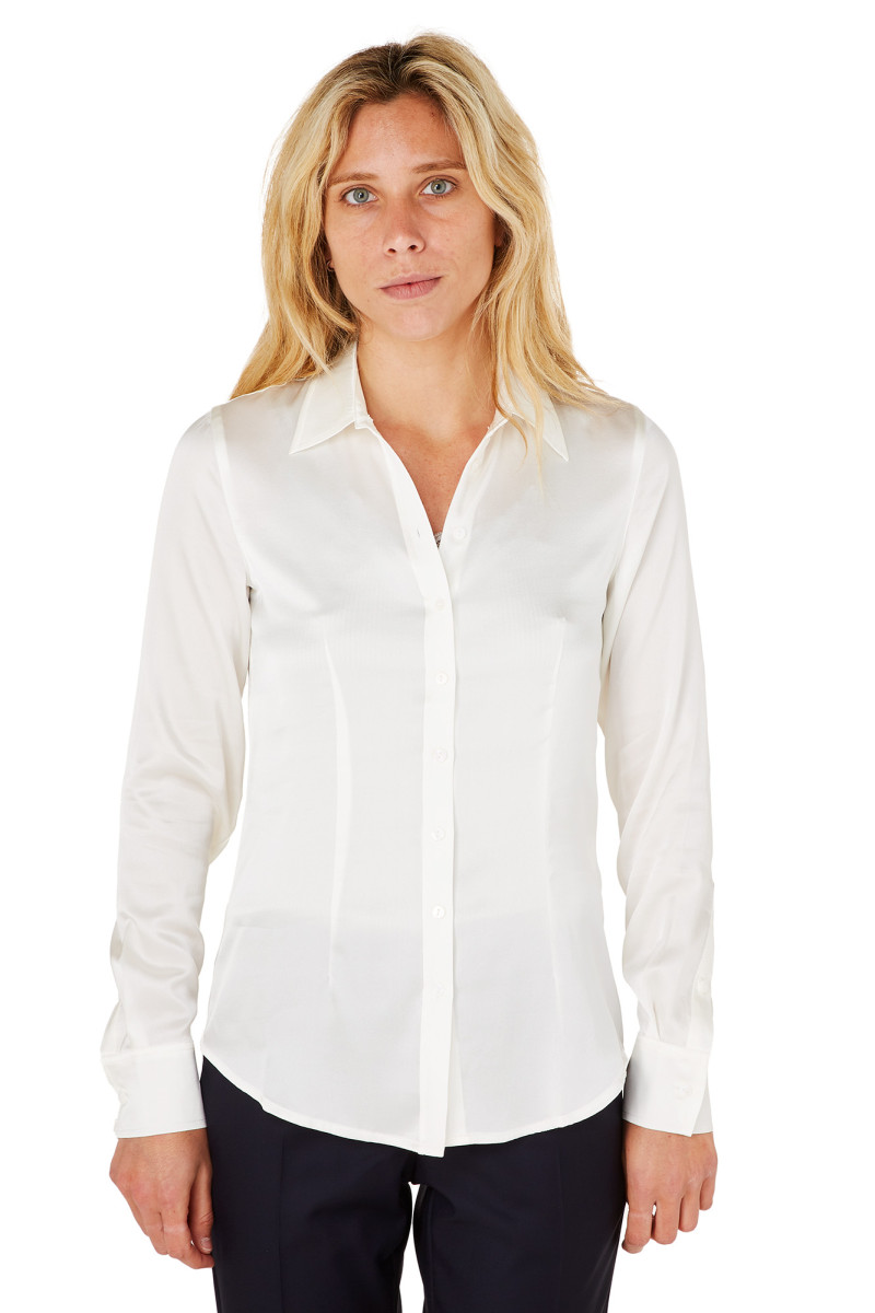 Blouse cinched in pure silk