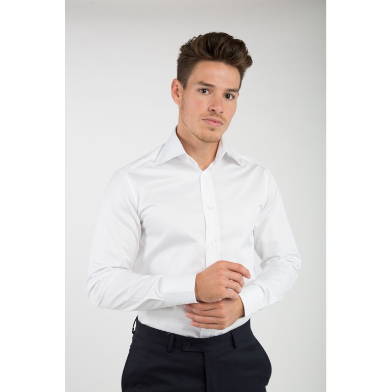 Chemise cintrée en pur coton unie à col haut deux boutons