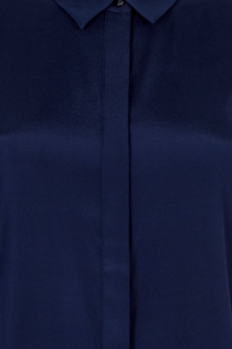 Blouse cinched in pure silk