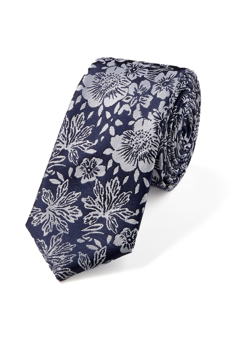 Cravate fine pure soie à motif fleuri